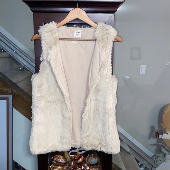 Cream Dylan True Grit Faux Fur Vest Ultra Silky Soft - Picture 5 of 6